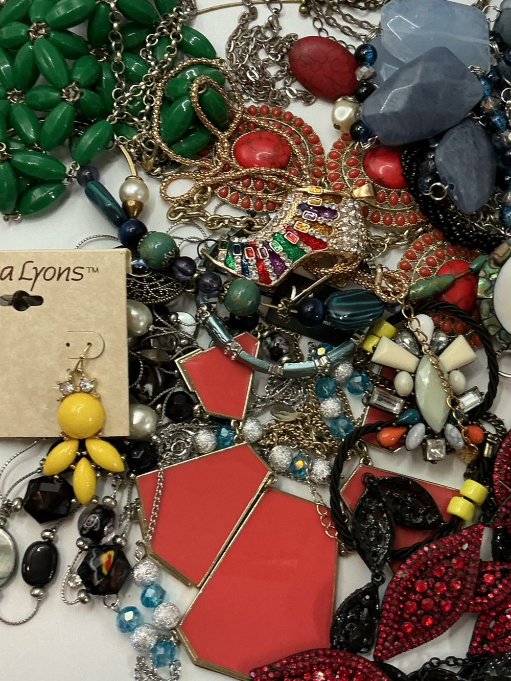 50 PIECE LOT NICE COSTUME JEWELRY WEARABLE, UNTANGLED, CONDITION, NO JUNK! - Picture 2 of 10